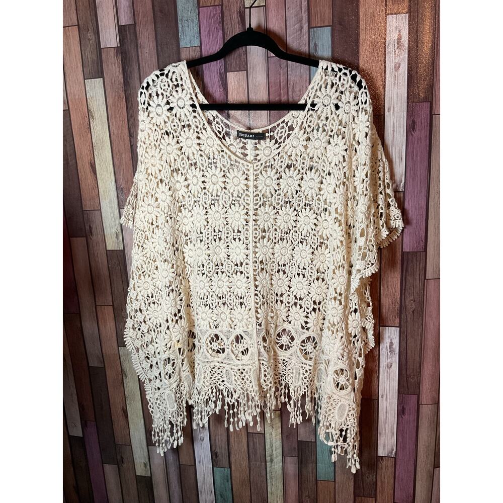 Origami by Vivian Cream Floral Lace Poncho Style Top BOHO Women’s One Size